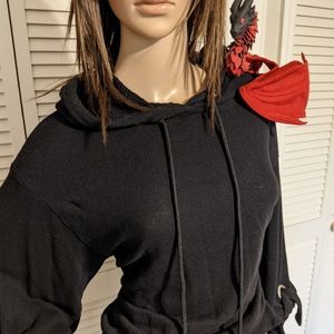Essue black pullover hoodie